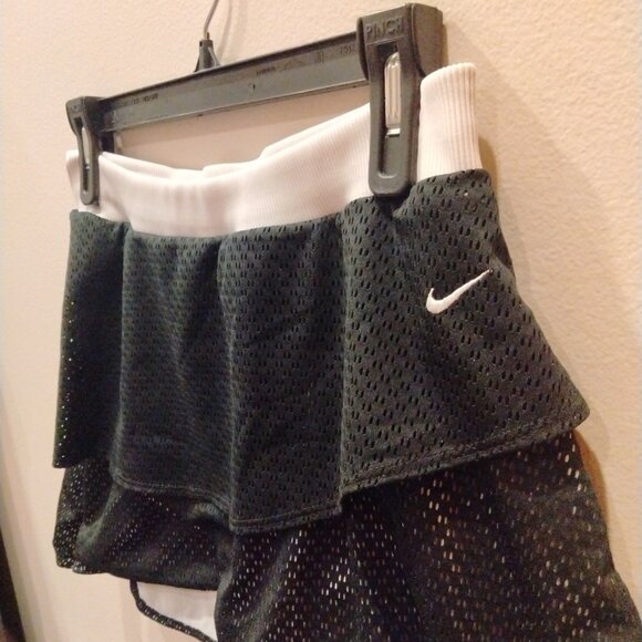 Nike active wear Skirt - Picture 3 of 5